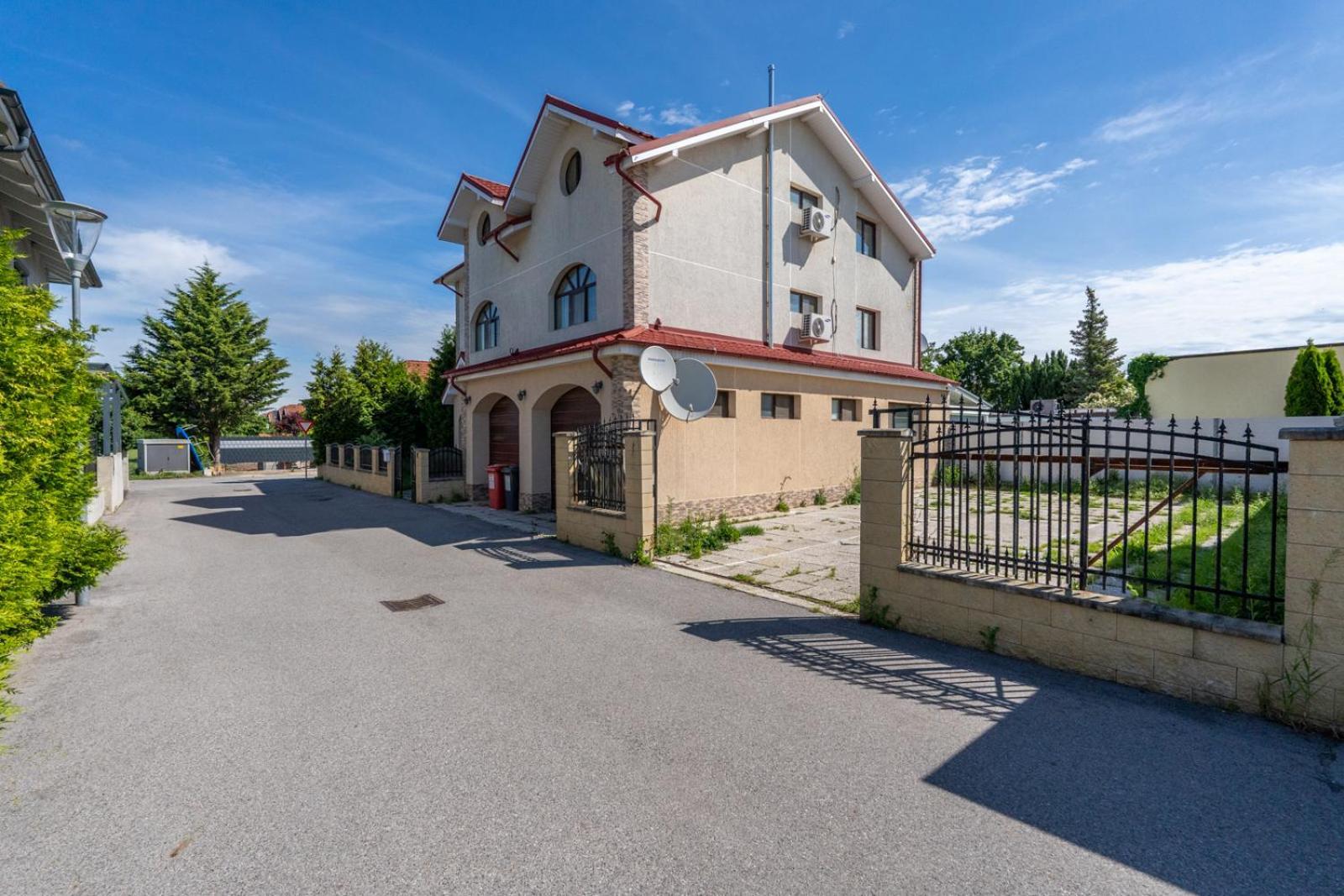 Farawayhomes Aparthotel Near Vienna Airport - Anytime Self Check-In بروك ان در ليذه المظهر الخارجي الصورة